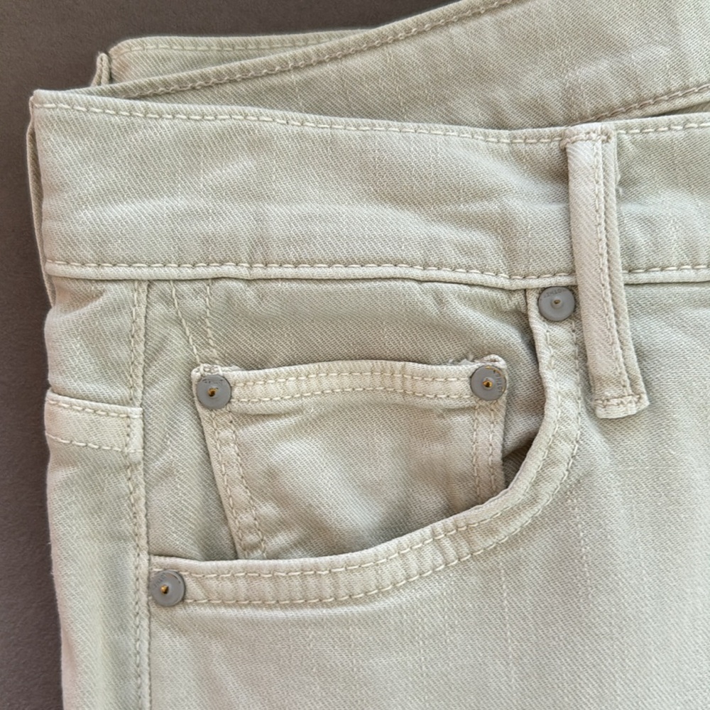 Light tan Mother jeans w/frayed bottom - Picture 4 of 7